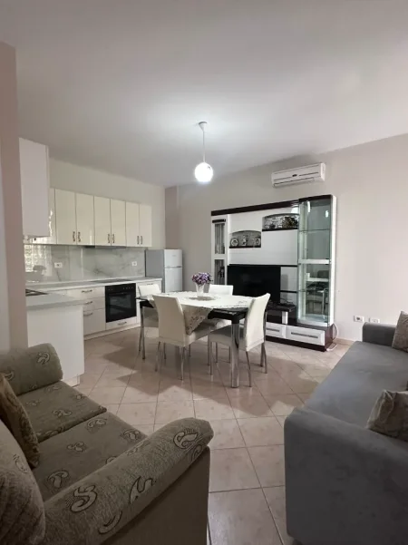 Tirane, jepet me qera apartament 1+1+Aneks+Ballkon Kati 1, 60 m² 400 € (astir , unaza e re , rruga teodor keko)