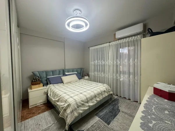 Tirane, jepet me qera apartament 2+1+Aneks+Ballkon Kati 2, 120 m² 950 € (qender , sheshi skenderbej)