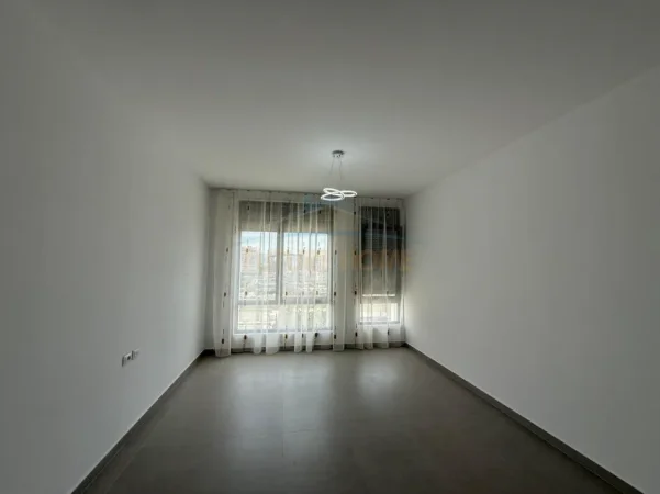 Tirane, jepet me qera apartament 1+1 Kati 5, 75 m² 450 € (Ish Dogana)
