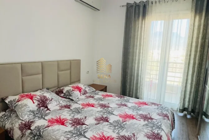 Tirane, jepet me qera apartament 2+1+Ballkon Kati 12, 90 m² 700 € (Stacioni i Trenit)