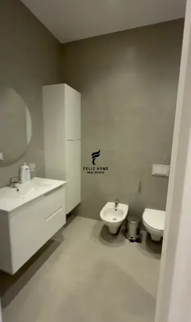 Tirane, jepet me qera apartament 1+1 Kati 2, 65 m² 1.000 € (KOMUNA E PARISIT)