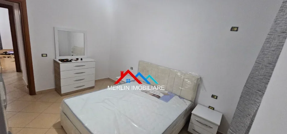 Tirane, jepet me qera apartament 2+1+Ballkon Kati 2, 115 m²  475€ (RRUGA 3 DESHMORET,YZBERISHT)