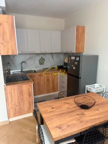 Tirane, jepet me qera apartament 1+1 Kati 5, 65 m² 650 € (SHKOLLA E BALETIT)