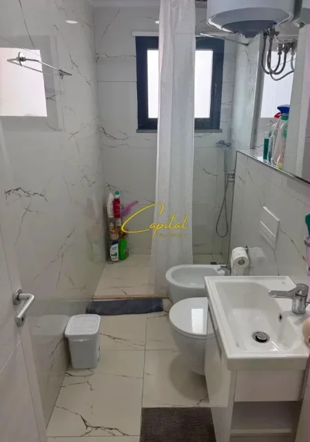 Tirane, jepet me qera apartament 1+1 Kati 5, 65 m² 650 € (SHKOLLA E BALETIT)