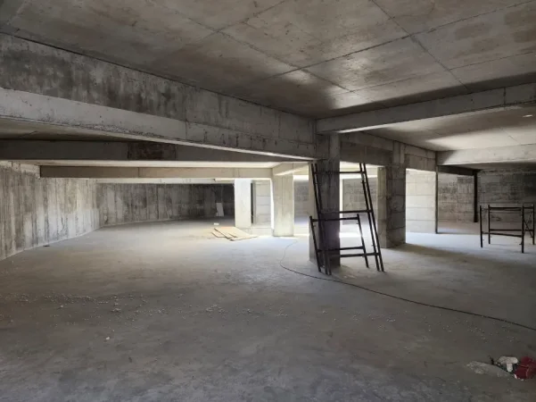 Tirane, Liste me oferta Kati -1, 37 m² 