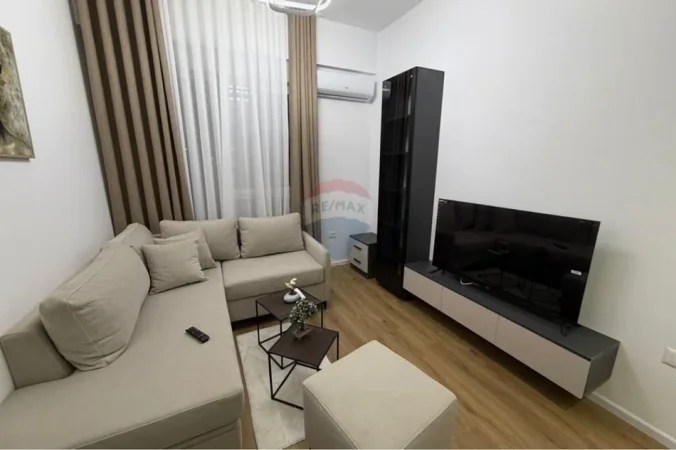 Tirane, jepet me qera apartament 1+1 Kati 2, 55 m² 450 € (FRESKU)