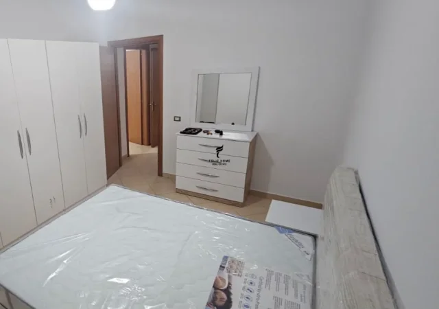 Tirane, jepet me qera apartament 2+1 Kati 4, 115 m² 500 € (YZBERISHT)