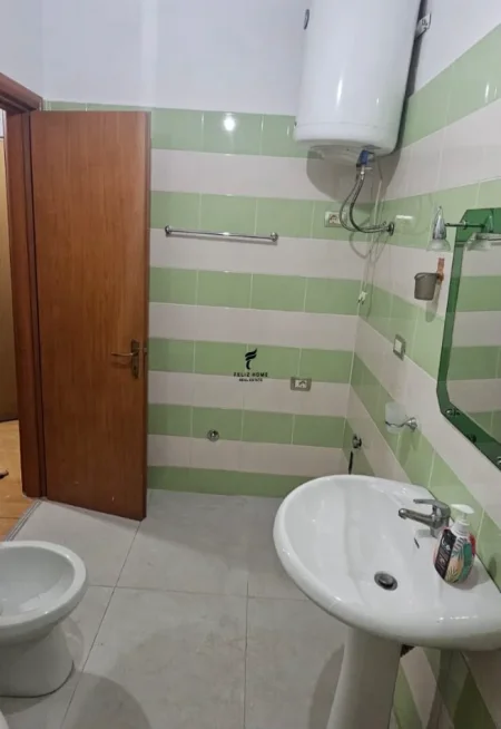 Tirane, jepet me qera apartament 2+1 Kati 4, 115 m² 500 € (YZBERISHT)