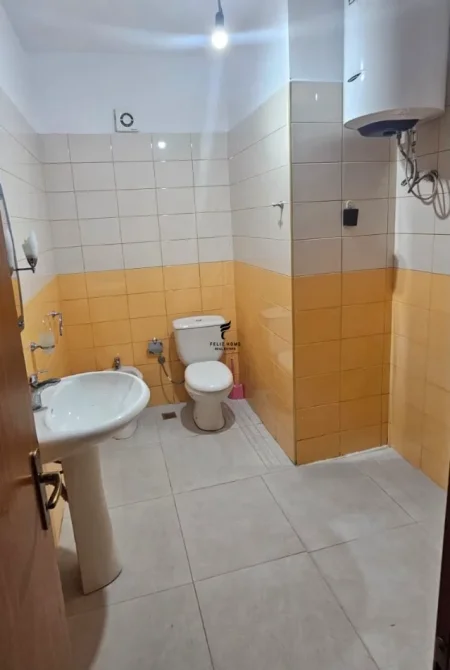 Tirane, jepet me qera apartament 2+1 Kati 4, 115 m² 500 € (YZBERISHT)
