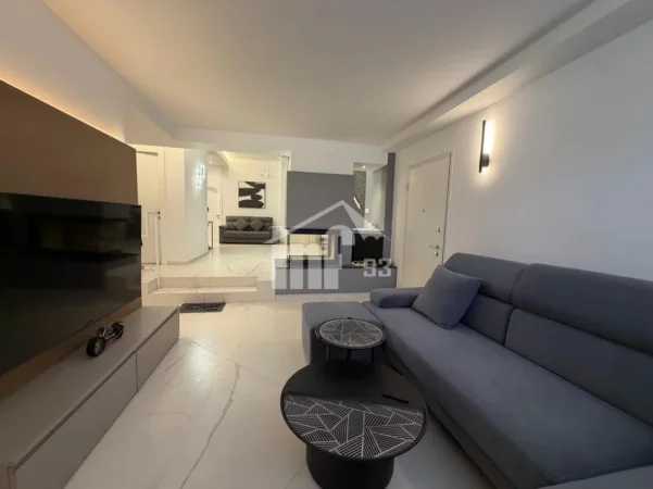 Tirane, shitet apartament tripleks, 309 m² 700.000 € (PRANË LIQENIT TË THATË)