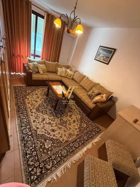 Tirane, jepet me qera apartament 2+1+Ballkon Kati 3, 75 m² 520 € (21 DHJETORI)