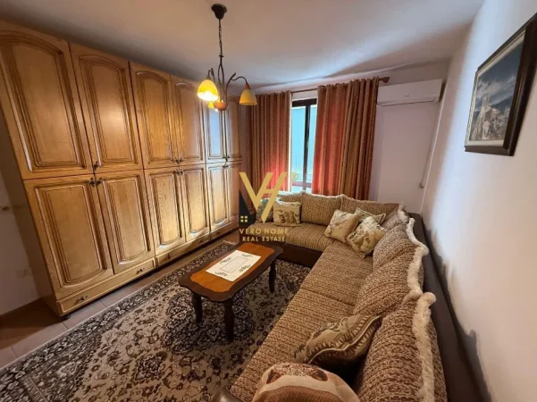 Tirane, jepet me qera apartament 2+1+Ballkon Kati 3, 75 m² 520 € (21 DHJETORI)