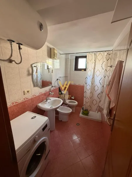 Tirane, jepet me qera apartament 2+1+Ballkon Kati 3, 75 m² 520 € (21 DHJETORI)