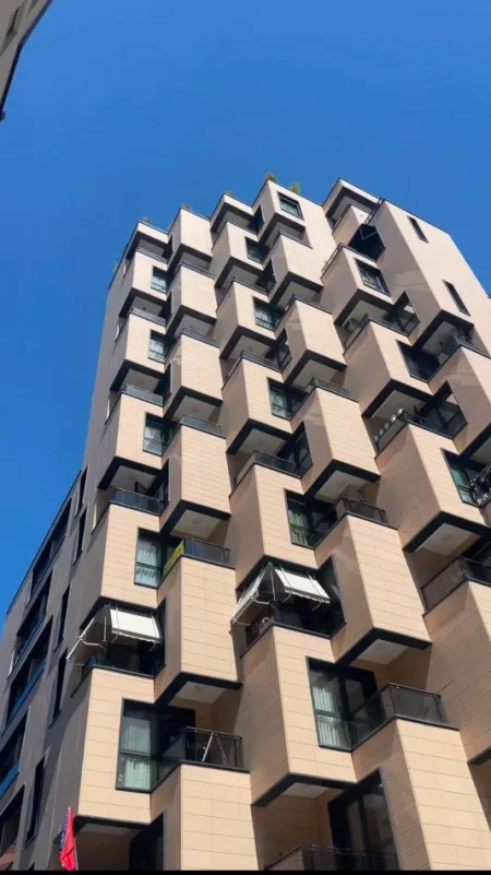 Tirane, jepet me qera apartament 2+1+Aneks+Ballkon , 100 m² 1.300 € (rruga e kosovareve)