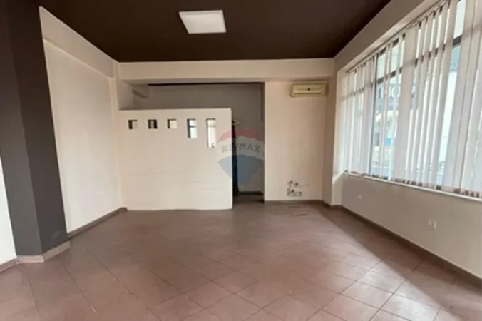 Tirane, jepet me qera 1+1 Kati 2, 44 m² 600 € (RRUGA E ELBASANIT)