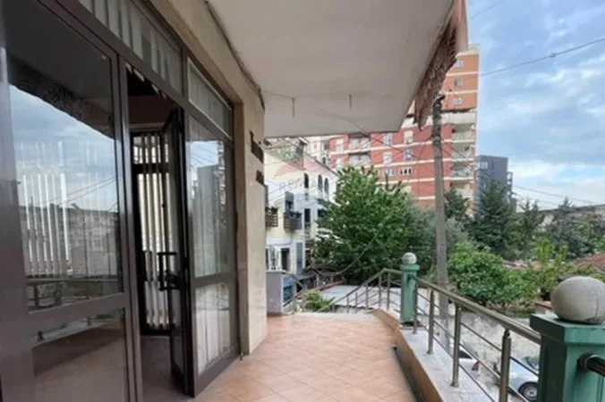 Tirane, jepet me qera 1+1 Kati 2, 44 m² 600 € (RRUGA E ELBASANIT)