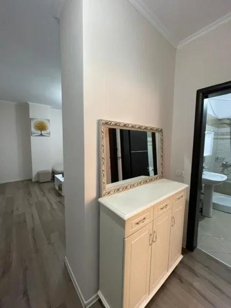 Tirane, jepet me qera apartament 2+1 Kati 3, 90 m² 450 € (FRESKU)
