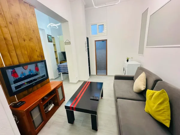 Tirane, jepet me qera garsoniere Kati 1, 40 m² 400 mije leke (ISH PARKU)
