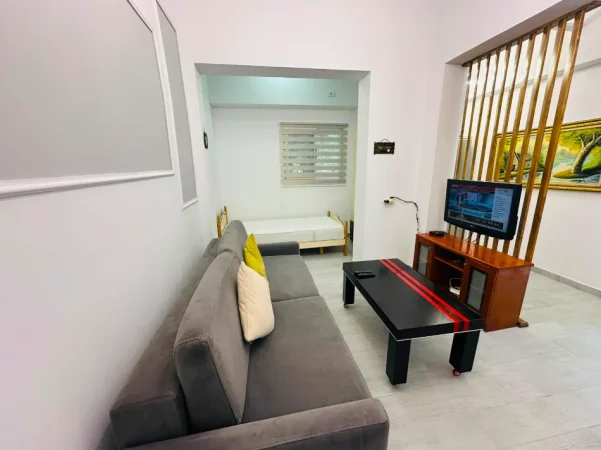 Tirane, jepet me qera garsoniere Kati 1, 40 m² 400 mije leke (ISH PARKU)