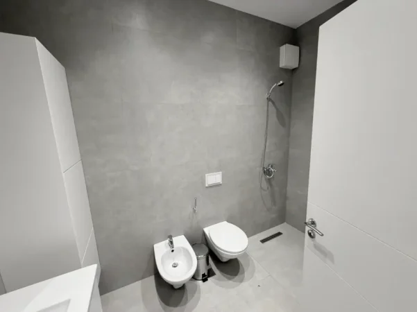 Tirane, jepet me qera apartament 1+1 Kati 2, 60 m² (KOMUNA E PARISIT)
