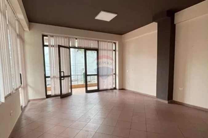 Tirane, jepet me qera 1+1 Kati 2, 44 m² 600 € (RRUGA E ELBASANIT)