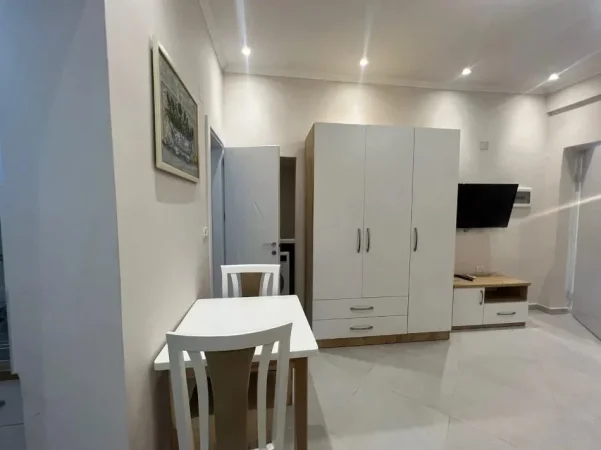 Tirane, jepet me qera garsoniere Kati 1, 35 m² 400 € (21 Dhjetori)