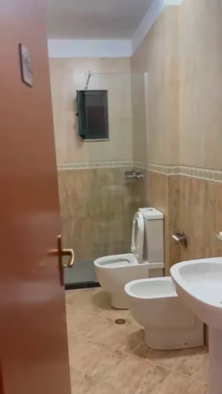 Tirane, jepet me qera apartament 2+1 Kati 7, 100 m² 650 € (Stacioni i Trenit)