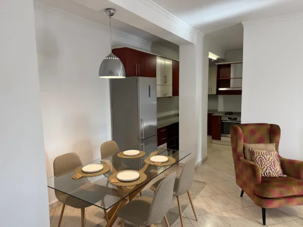 Tirane, jepet me qera apartament 2+1 Kati 7, 100 m² 650 € (Stacioni i Trenit)
