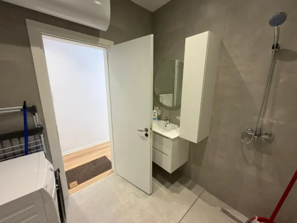 Tirane, jepet me qera apartament 1+1 Kati 6, (KOMUNA E PARISIT)