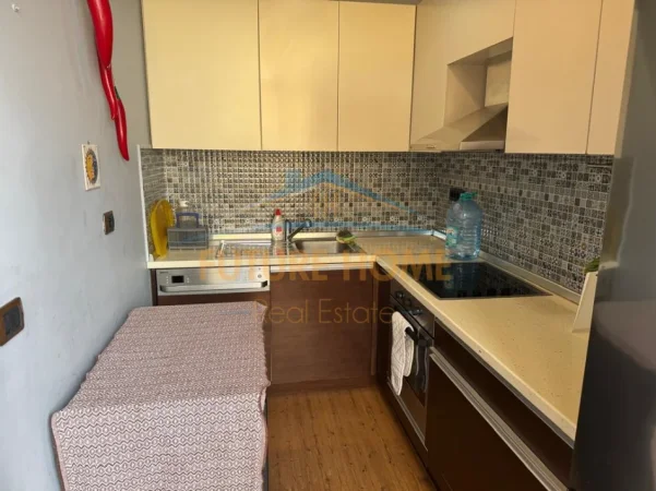 Shqiperi, jepet me qera apartament 1+1+Ballkon Kati 5, 75 m² 650 € (Kopshti Zoologjik)