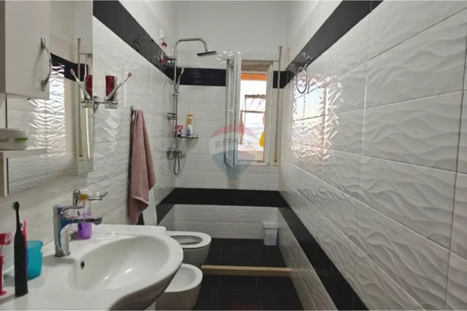 Tirane, shitet apartament 3+1 Kati 5, 120 m² 232.000 € (linze)