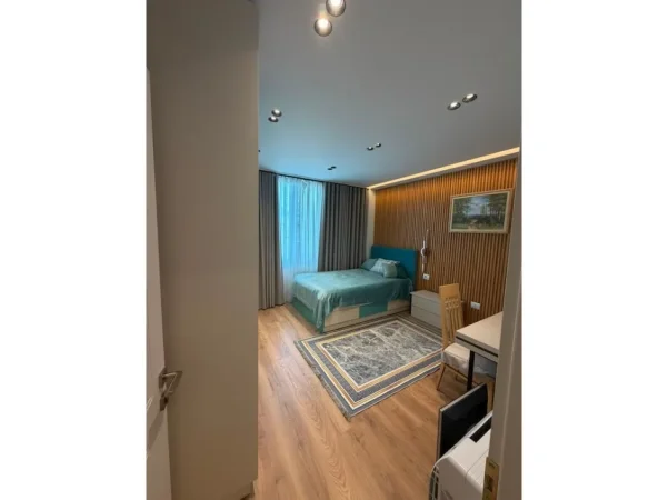 Tirane, jepet me qera apartament 3+1 Kati 9, 115 m² 1.500 € (Myslym Shyri)