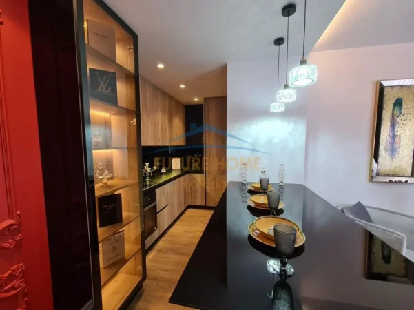 Tirane, jepet me qera apartament 1+1+Ballkon Kati 6, 69 m² 900 € (Rruga e Kosovareve)