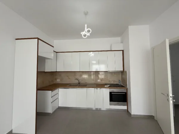 Tirane, jepet me qera apartament 1+1 Kati 5, 75 m² 450 € (ISH DOGANA)