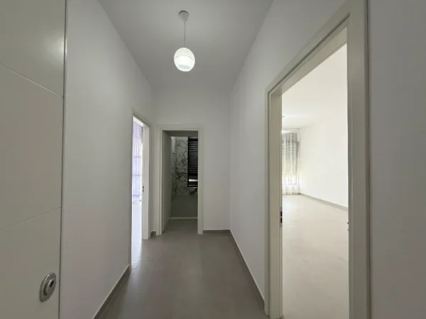 Tirane, jepet me qera apartament 1+1 Kati 5, 75 m² 450 € (ISH DOGANA)