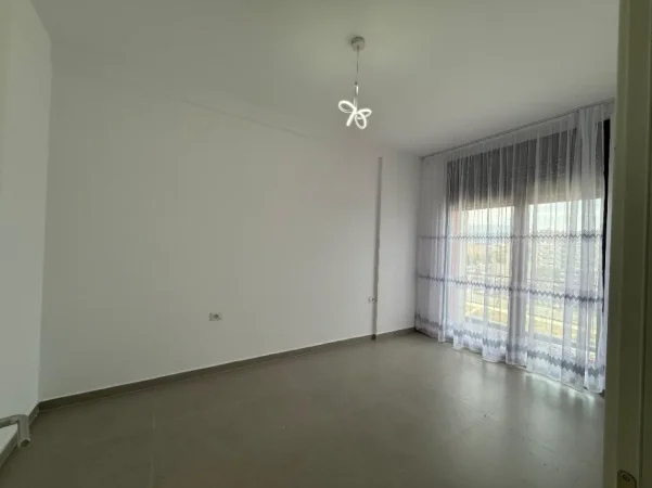 Tirane, jepet me qera apartament 1+1 Kati 5, 75 m² 450 € (ISH DOGANA)