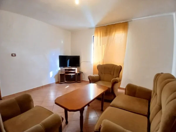 Tirane, jepet me qera apartament 1+1 Kati 1, 60 m² 350 € (21 Dhjetori)