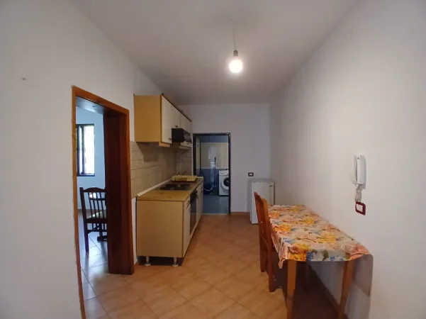 Tirane, jepet me qera apartament 1+1 Kati 1, 60 m² 350 € (21 Dhjetori)