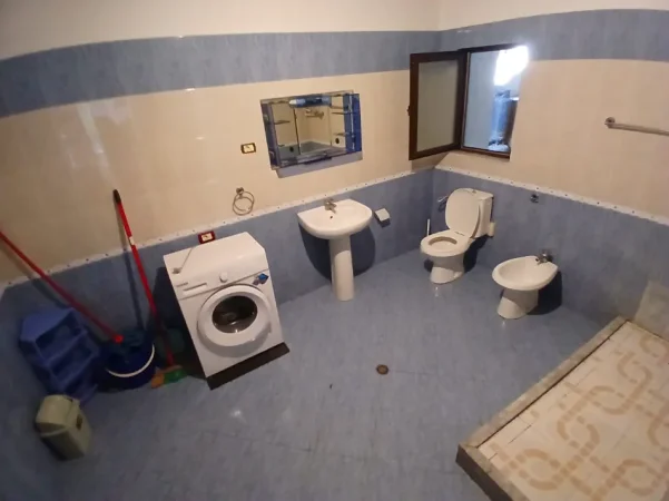 Tirane, jepet me qera apartament 1+1 Kati 1, 60 m² 350 € (21 Dhjetori)
