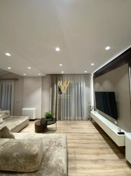Tirane, shitet apartament 3+1+Ballkon Kati 4, 200 m² 360.000 € (FRESKU)