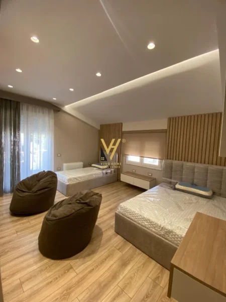 Tirane, shitet apartament 3+1+Ballkon Kati 4, 200 m² 360.000 € (FRESKU)