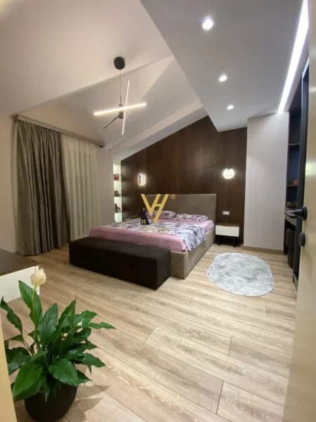 Tirane, shitet apartament 3+1+Ballkon Kati 4, 200 m² 360.000 € (FRESKU)