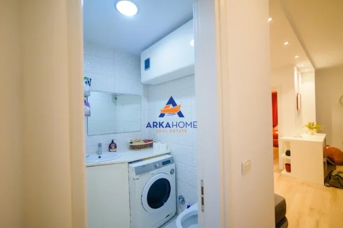 Tirane, jepet me qera apartament 2+1+Ballkon Kati 5, 105 m² 900 € 