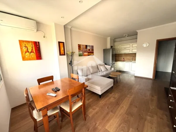 Tirane, jepet me qera apartament 2+1 Kati 7, 85 m² 700 € (TEK PARKU “OLIMPIK”)