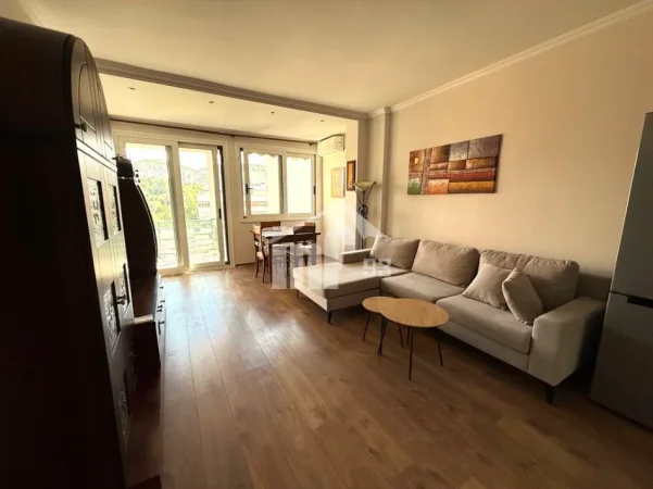 Tirane, jepet me qera apartament 2+1 Kati 7, 85 m² 700 € (TEK PARKU “OLIMPIK”)