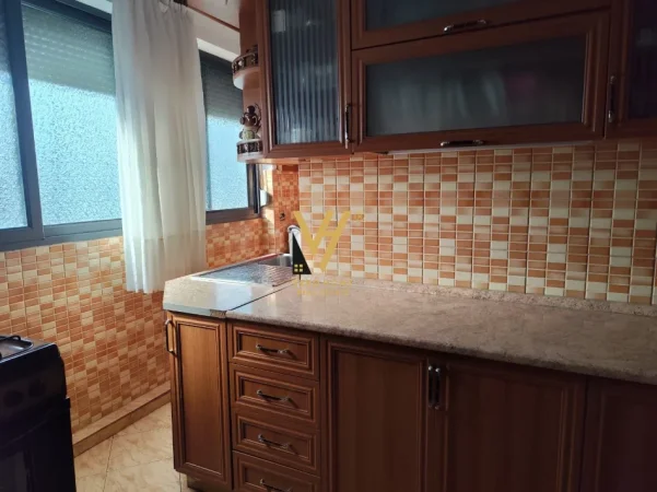 Tirane, shitet apartament 1+1+Ballkon Kati 5, 53 m² 85.000 € (SHKOLLA E BASHKUAR)