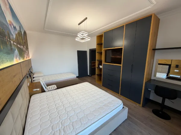 Tirane, jepet me qera apartament 1+1+Ballkon Kati 4, 1 m² 800 € (Rruga 4 Dëshmorët, Selvia)