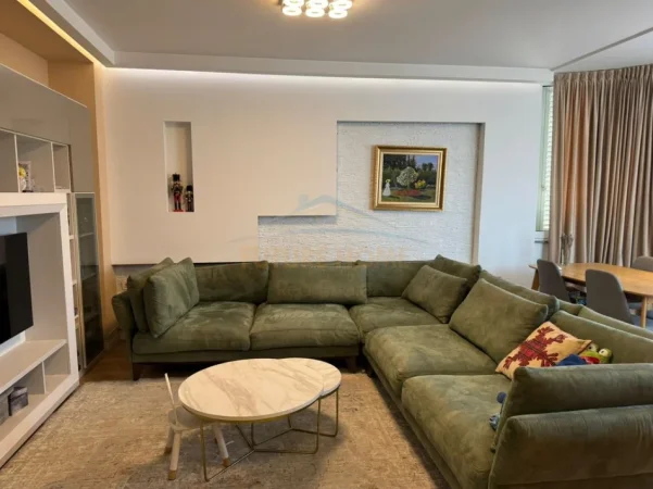 Tirane, jepet me qera apartament 2+1 Kati 7, 103 m² 1.000 € (Myslym Shyri)