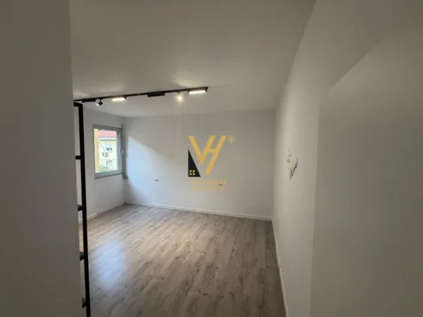 Tirane, jepet me qera zyre Kati 0, 82 m² 820 € (STADIUMI DINAMO)