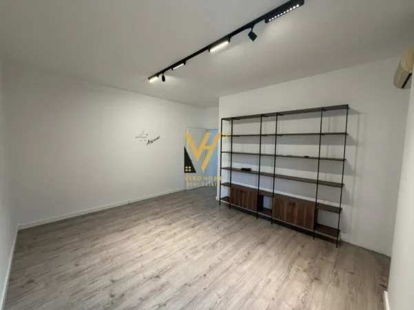 Tirane, jepet me qera zyre Kati 0, 82 m² 820 € (STADIUMI DINAMO)